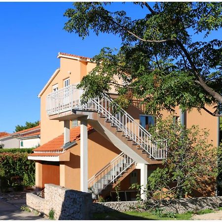 Apartments Bilo Near Primosten Room photo